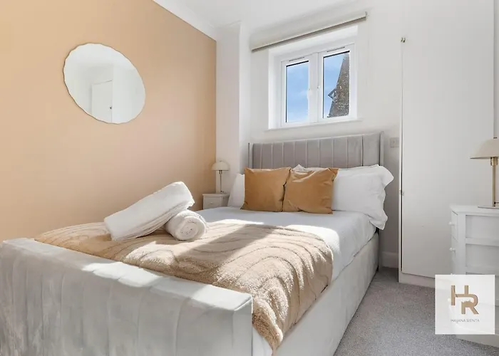 Prime Location - Stylish Retreat - Wifi & Netflix
