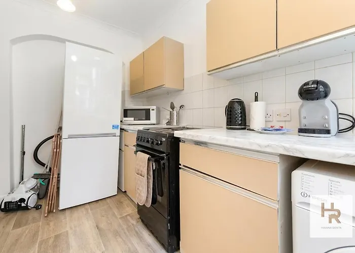 Prime Location - Stylish Retreat - Wifi & Netflix