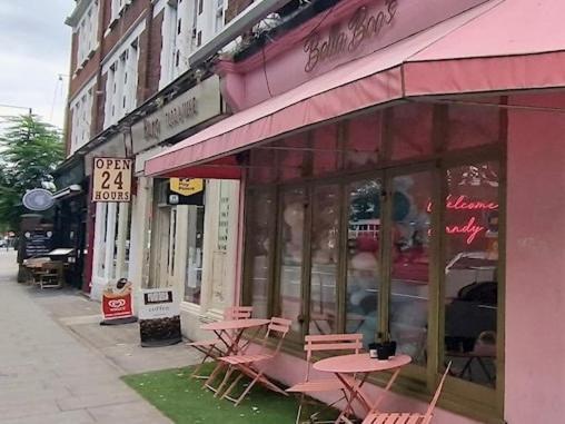 Prime Location - Stylish Retreat - Wifi & Netflix Appartement Londen