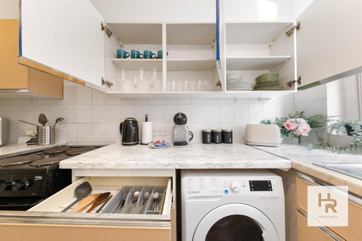 Prime Location - Stylish Retreat - Wifi & Netflix Appartement